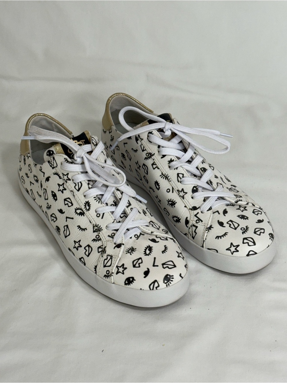 OTBT  Low-Top White Graphic Print Sneakers Size 10